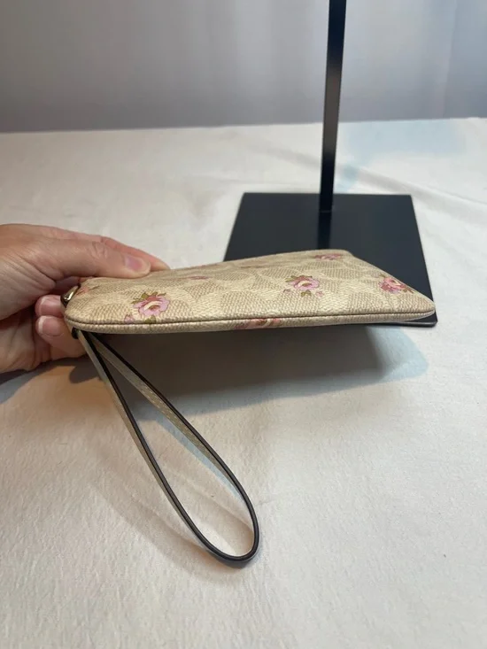 Coach F2596-CAR20 Corner Zip Wristlet in Signature Canvas with Floral - Picture 6 of 9